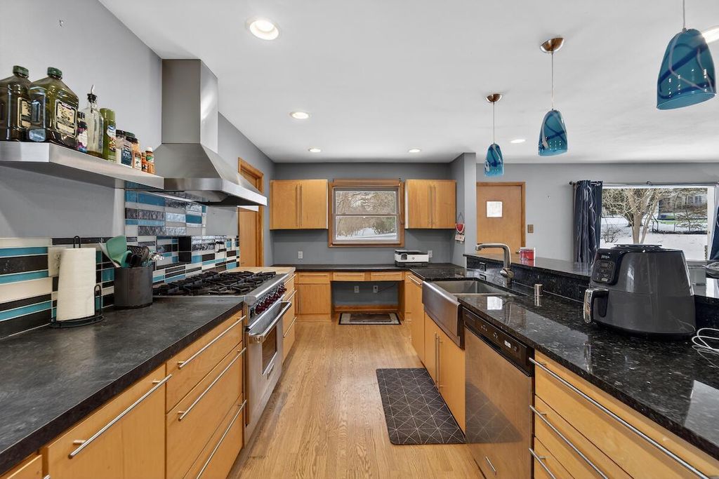 Photo of 1150 Parkway DRIVE, Brookfield, WI 53005 (MLS # 1949718)