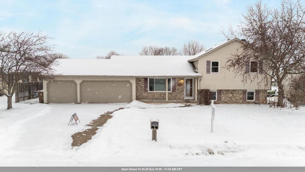 Photo of 1249 Fieldview DRIVE, Menasha, WI 54952 (MLS # 50318918)