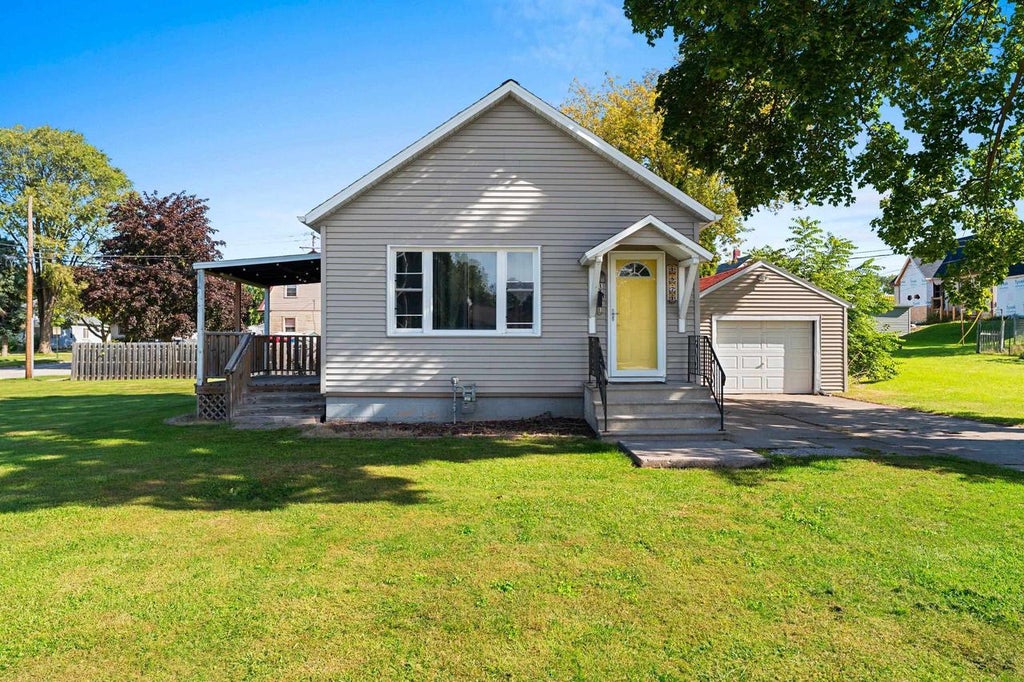 Photo of 1571 Charles STREET, Green Bay, WI 54302 (MLS # 50332930)
