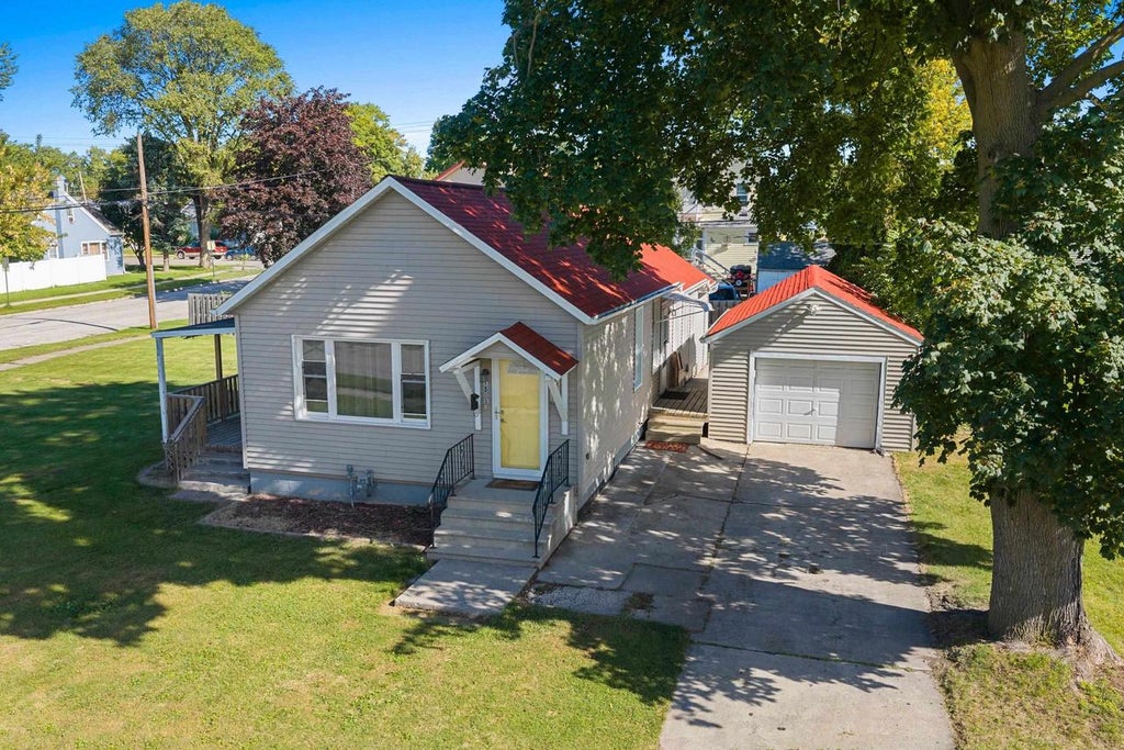 Photo of 1571 Charles STREET, Green Bay, WI 54302 (MLS # 50332930)