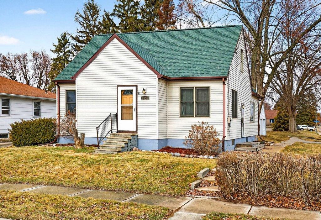 Photo of 936 Lincoln STREET, Menasha, WI 54952 (MLS # 50322315)