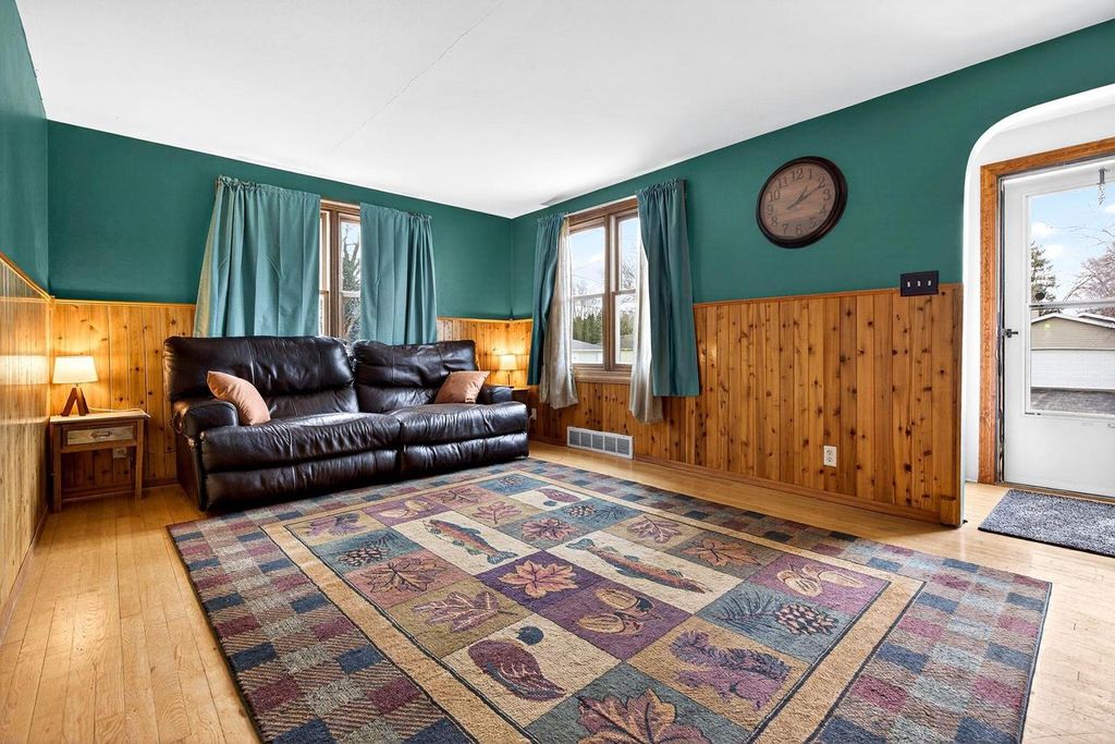 Photo of 936 Lincoln STREET, Menasha, WI 54952 (MLS # 50322315)