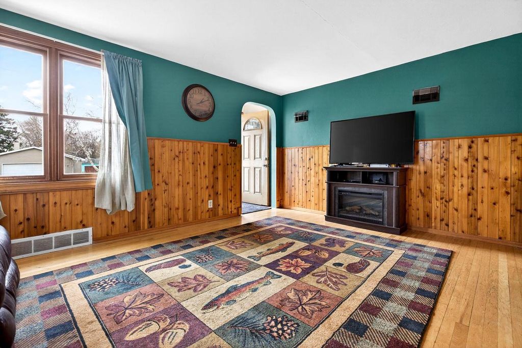 Photo of 936 Lincoln STREET, Menasha, WI 54952 (MLS # 50322315)