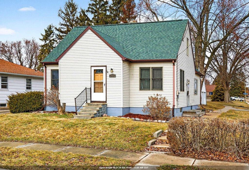 Photo of 936 Lincoln STREET, Menasha, WI 54952 (MLS # 50322315)