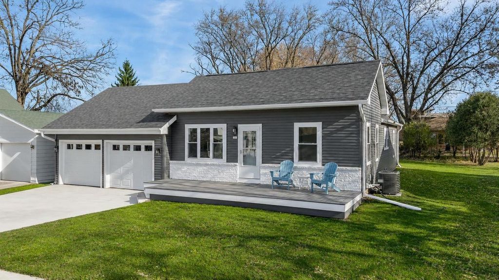 Photo of 303 S 1st AVENUE, Winneconne, WI 54988 (MLS # 50325546)
