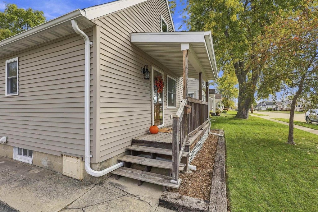 Photo of 526 Fairview AVENUE, Neenah, WI 54956 (MLS # 50334289)