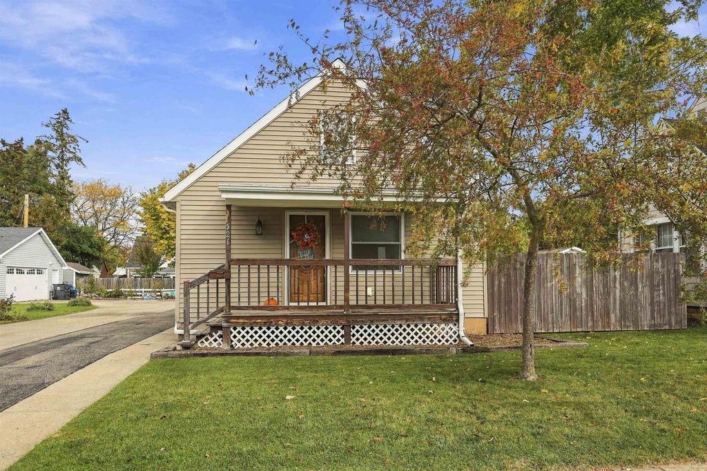 Photo of 526 Fairview AVENUE, Neenah, WI 54956 (MLS # 50334289)
