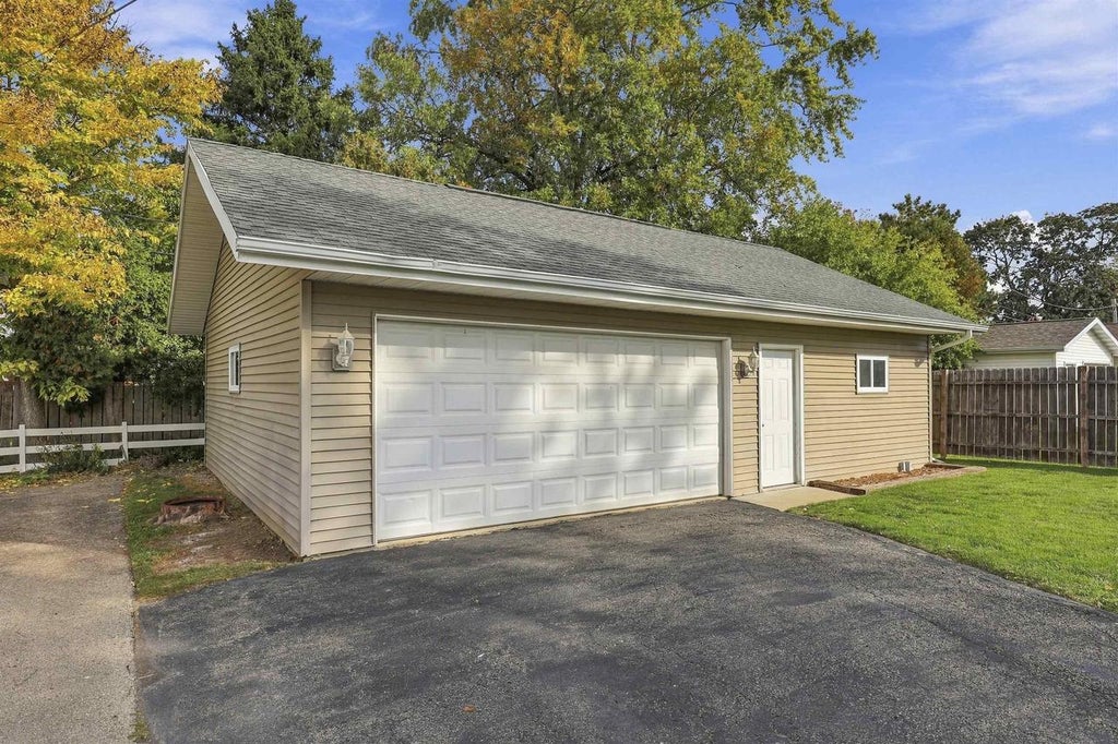 Photo of 526 Fairview AVENUE, Neenah, WI 54956 (MLS # 50334289)