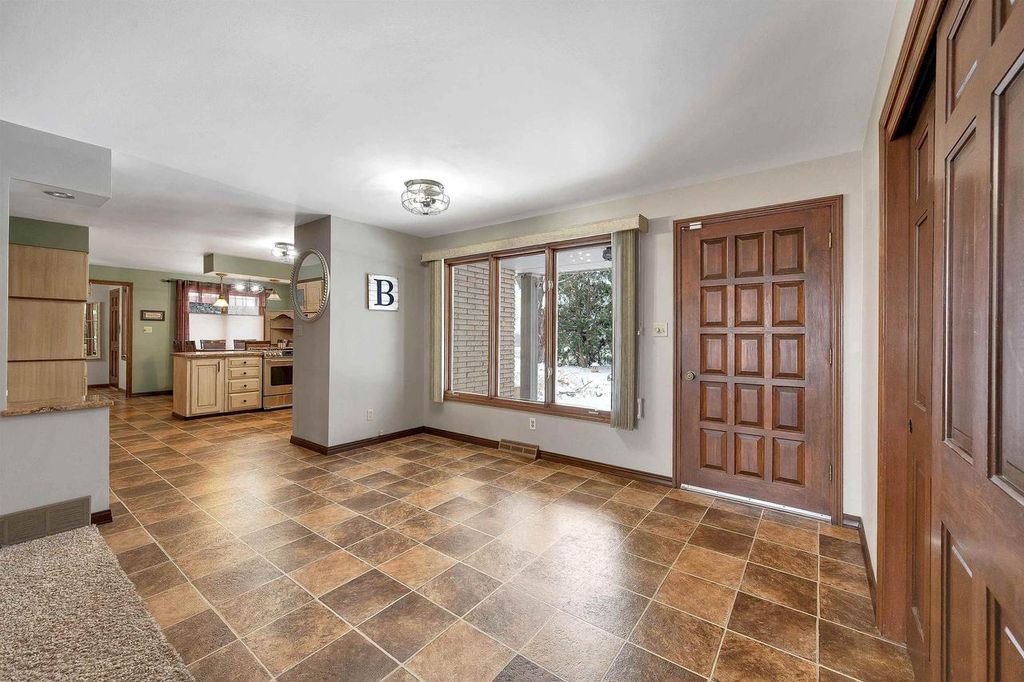 Photo of 2780 S Ridge ROAD, Green Bay, WI 54304 (MLS # 50318831)