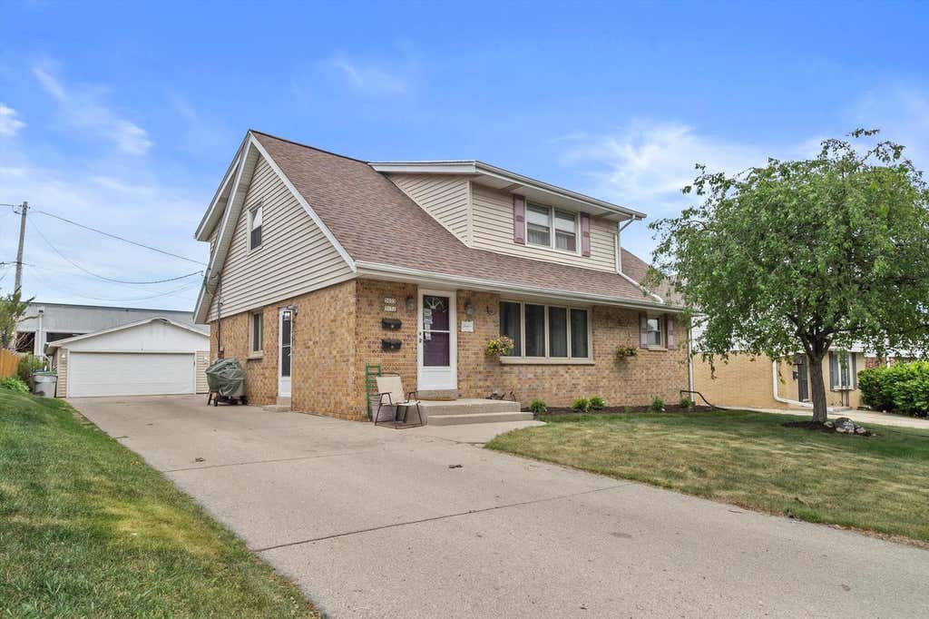 Photo of 5031 S 26th STREET, Milwaukee, WI 53221 (MLS # 1975129)