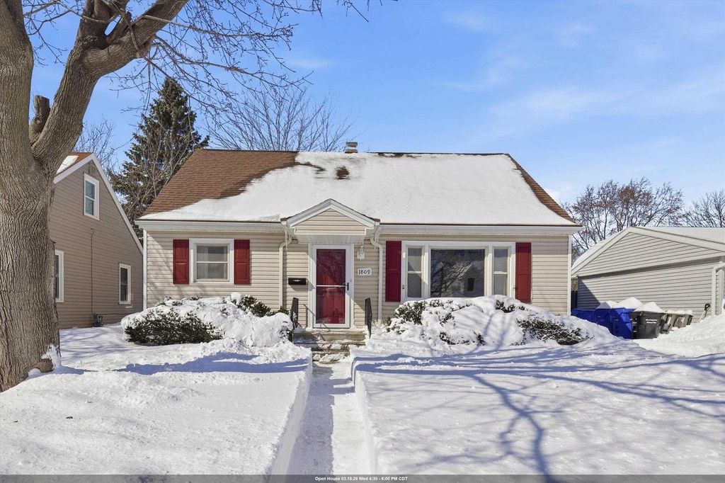 Photo of 1809 N Charlotte STREET, Appleton, WI 54911 (MLS # 50322323)