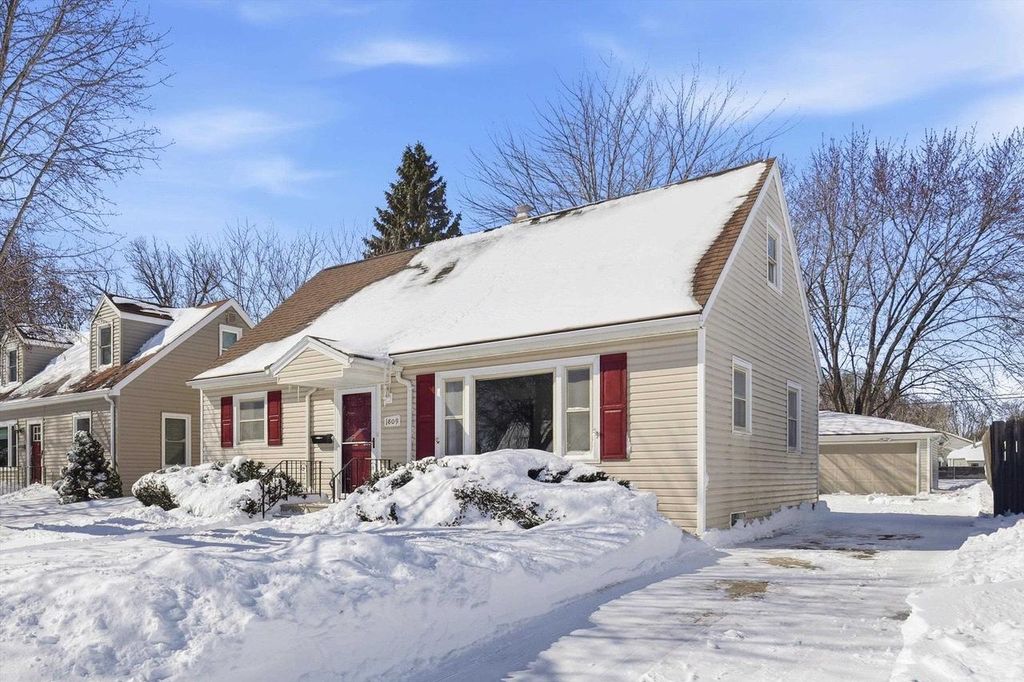 Photo of 1809 N Charlotte STREET, Appleton, WI 54911 (MLS # 50322323)