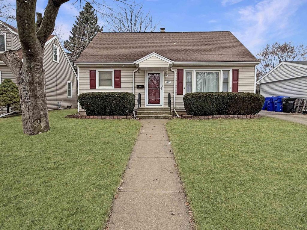 Photo of 1809 N Charlotte STREET, Appleton, WI 54911 (MLS # 50322323)