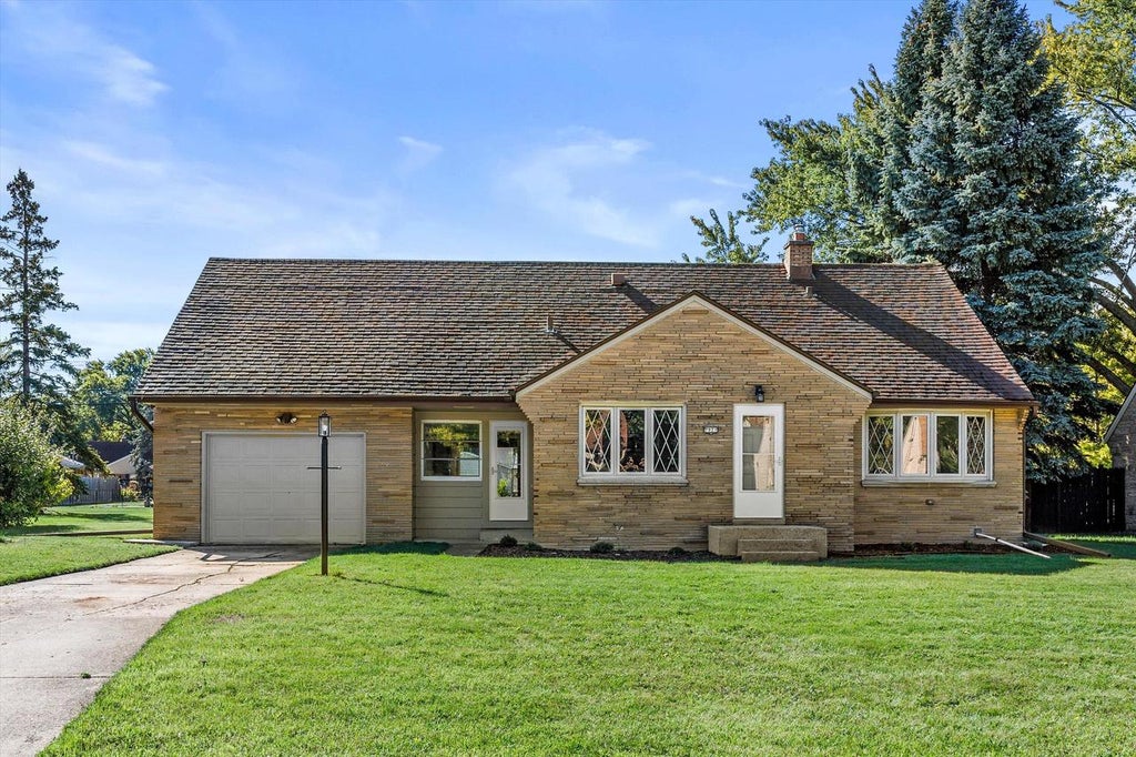 Photo of 7921 W Whitaker AVENUE, Greenfield, WI 53220 (MLS # 1982982)