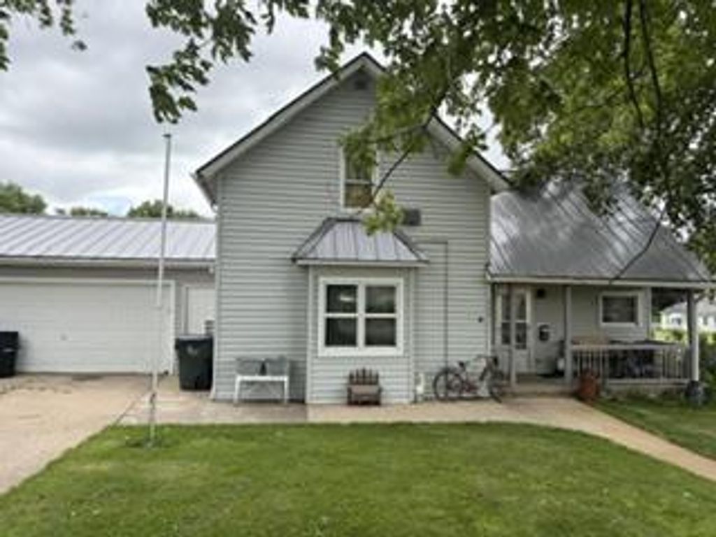 Photo of 117 N Lincoln STREET, Lancaster, WI 53813 (MLS # 2026246)