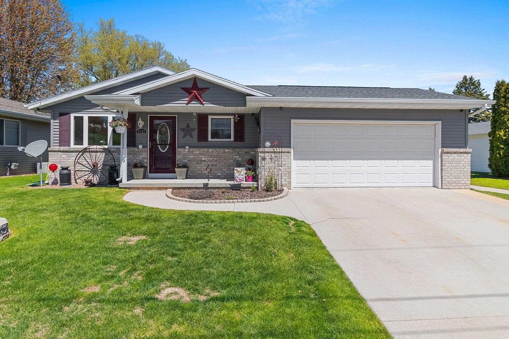 Photo of 3722 MacKert STREET, Manitowoc, WI 54220 (MLS # 50325582)