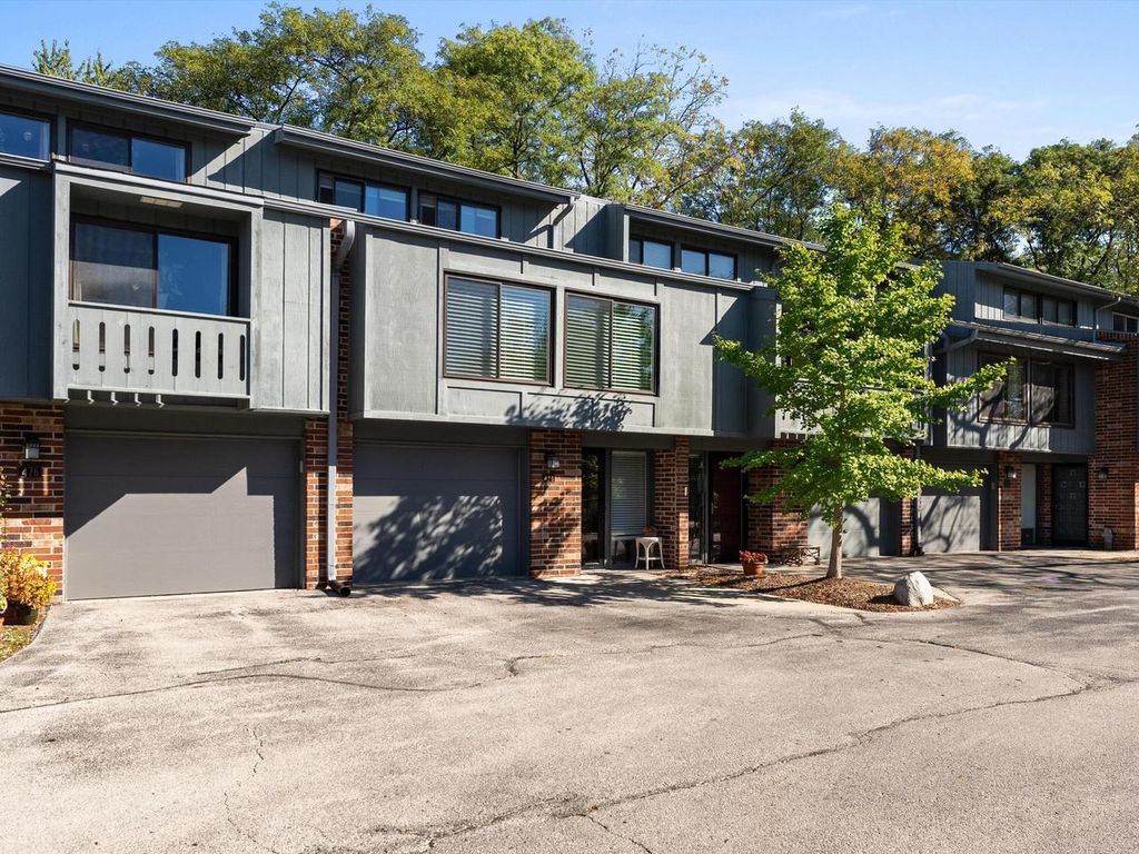 Photo of 474 W Willow COURT, Fox Point, WI 53217 (MLS # 1938730)