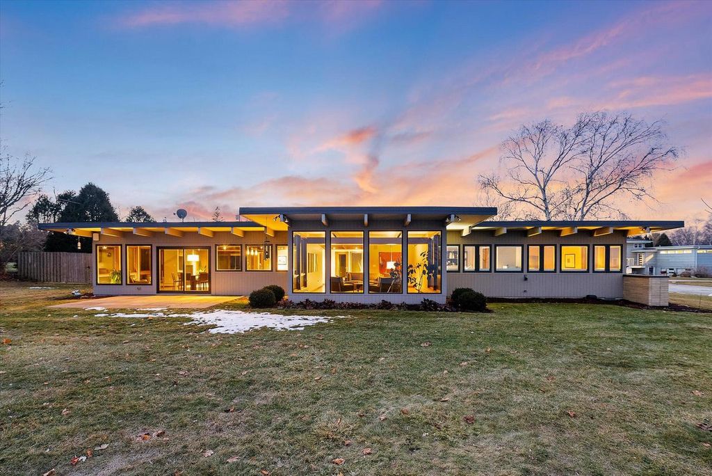 Photo of 509 Columbus AVENUE, Sheboygan, WI 53083 (MLS # 1946395)