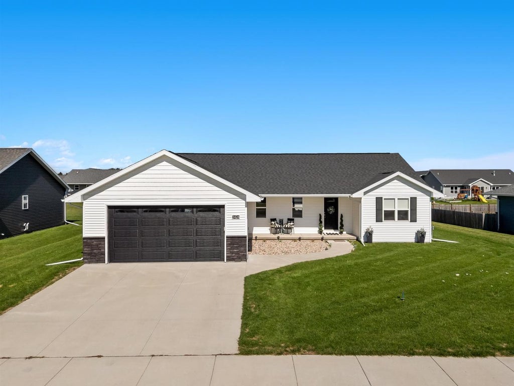 Photo of 3424 E Rubyred DRIVE, Appleton, WI 54913 (MLS # 50333569)