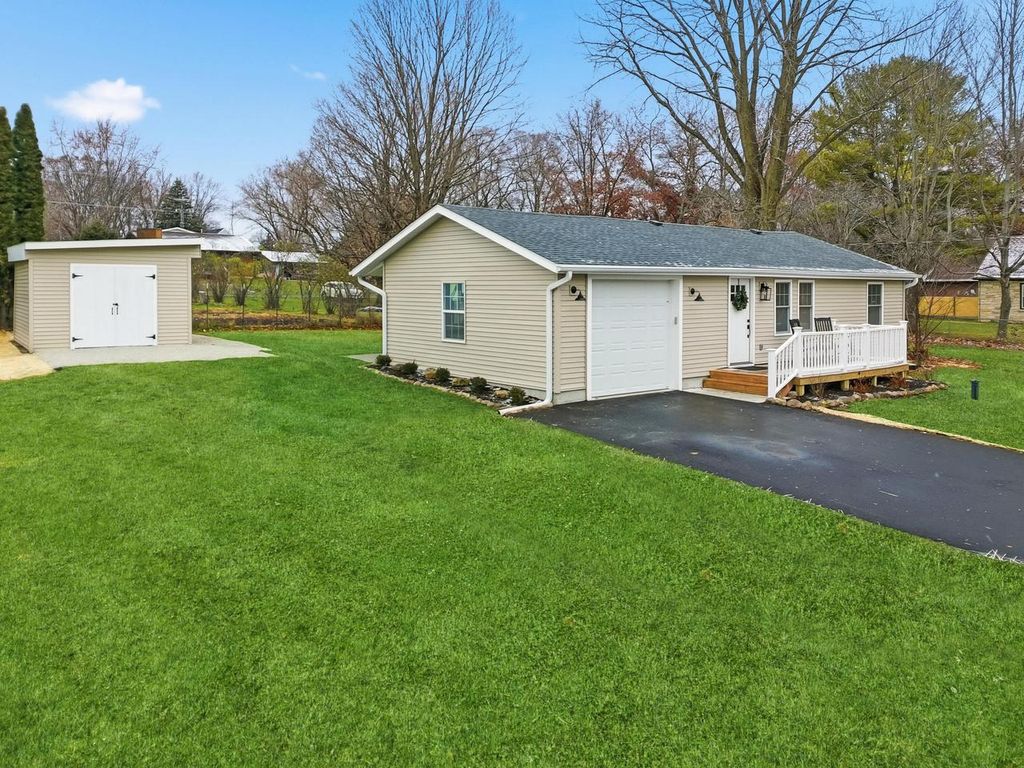 Photo of N6583 Daffodil ROAD, Elkhorn, WI 53121 (MLS # 1946215)