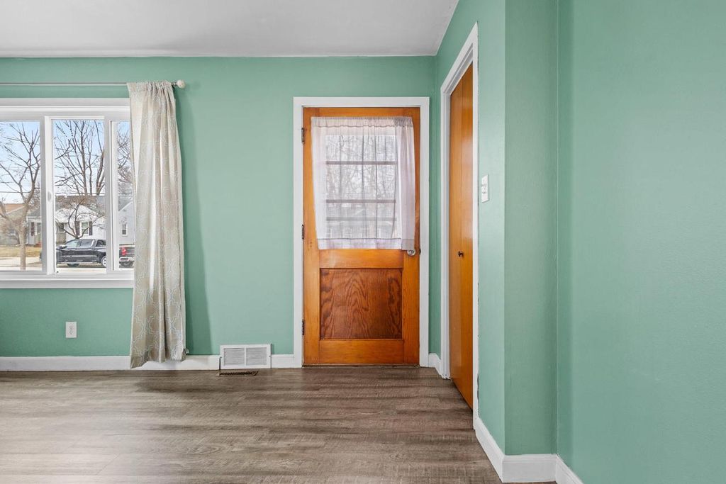 Photo of 825 15th AVENUE, Green Bay, WI 54304 (MLS # 50323151)