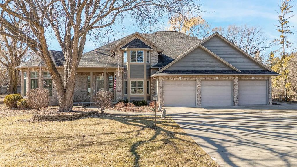 Photo of 1051 S Oakwood ROAD, Oshkosh, WI 54904 (MLS # 50321454)