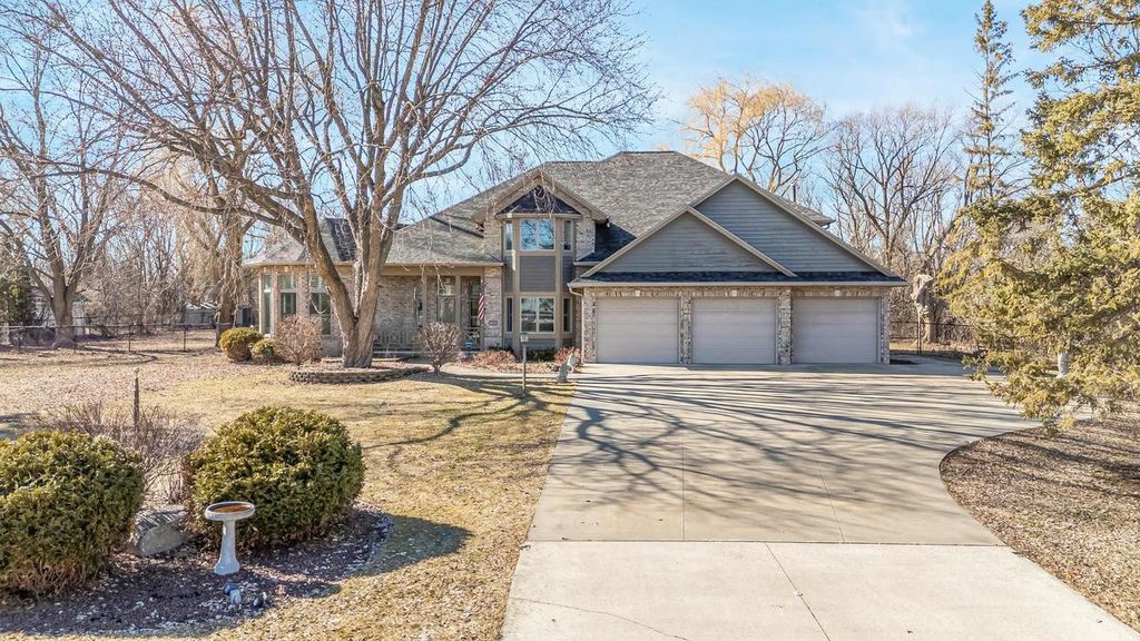 Photo of 1051 S Oakwood ROAD, Oshkosh, WI 54904 (MLS # 50321454)