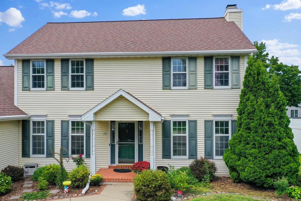 Photo of 1757 Sunnyside LANE, De Pere, WI 54115 (MLS # 50333289)