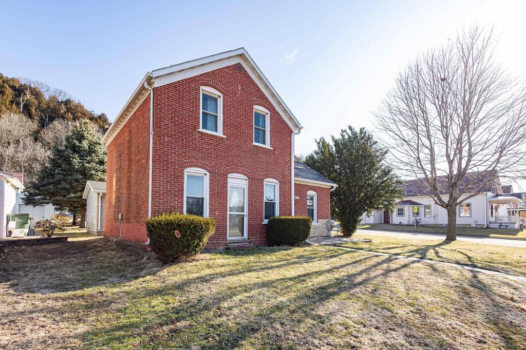 Photo of 421 E Dewey STREET, Cassville, WI 53811 (MLS # 2018341)