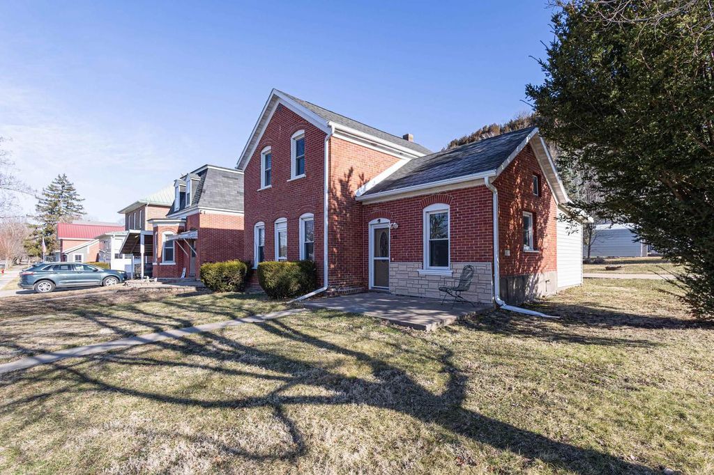 Photo of 421 E Dewey STREET, Cassville, WI 53811 (MLS # 2018341)