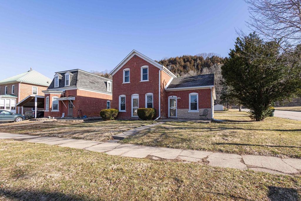 Photo of 421 E Dewey STREET, Cassville, WI 53811 (MLS # 2018341)