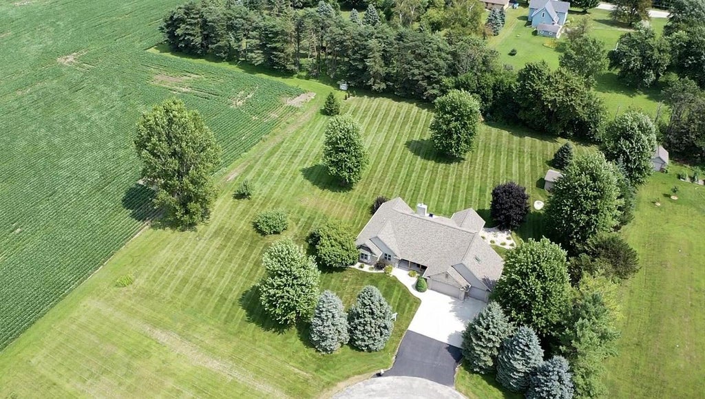 Photo of N4326 Red Leaf DRIVE, Appleton, WI 54913 (MLS # 50330588)