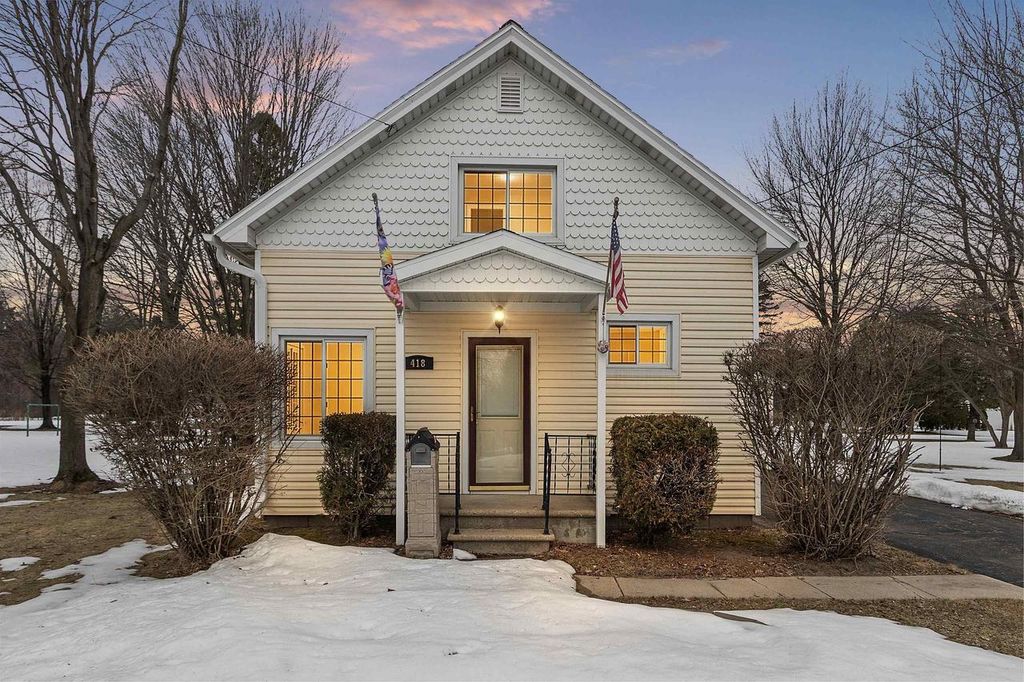 Photo of 418 Smith AVENUE, Oconto, WI 54153 (MLS # 50322732)