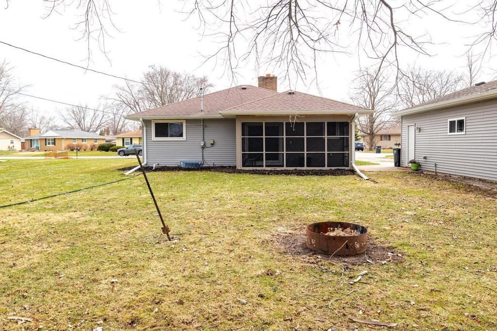 Photo of 1380 Lakeview LANE, Menasha, WI 54952 (MLS # 50323567)