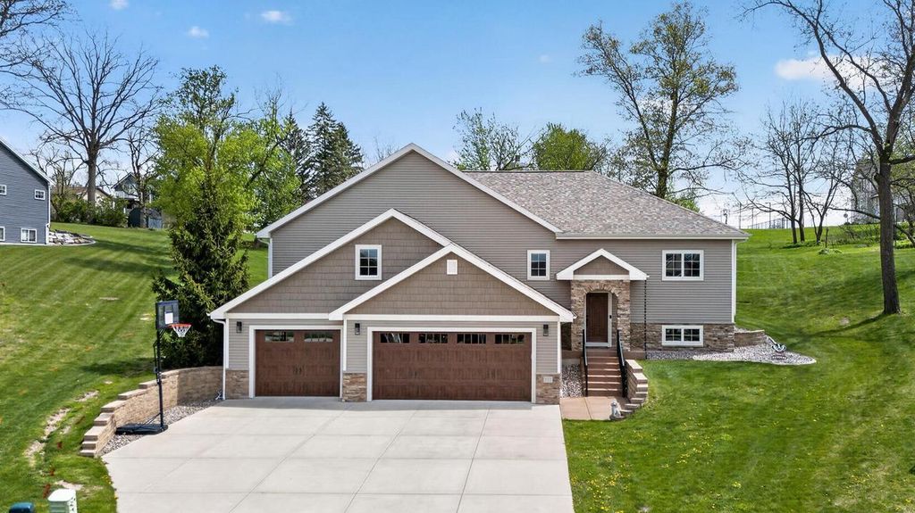 Photo of 111 Savannah CIRCLE, Barneveld, WI 53507 (MLS # 2022420)