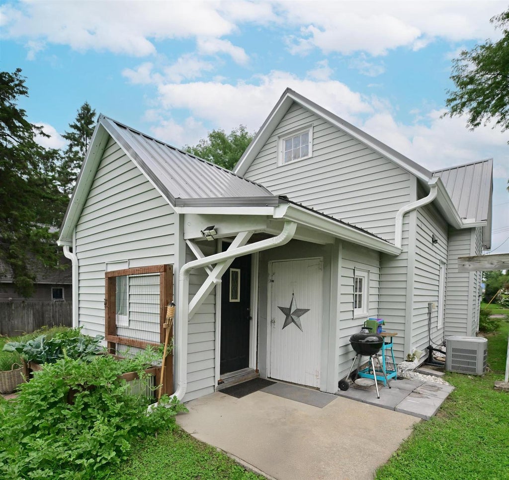 Photo of 604 Grove STREET, Baraboo, WI 53913 (MLS # 2030484)