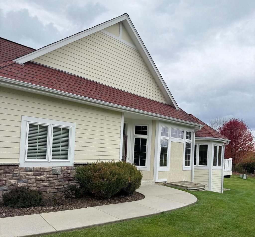 Photo of 3935 S Fohr DRIVE, New Berlin, WI 53151 (MLS # 1938056)