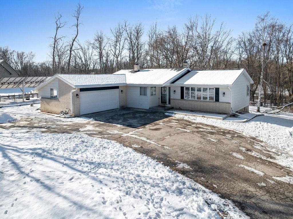 Photo of 2440 Victoria DRIVE, Manitowoc, WI 54220 (MLS # 1947121)