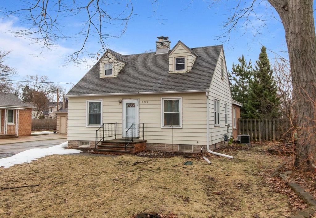 Photo of 2436 Hickory LANE, Appleton, WI 54915 (MLS # 50322973)