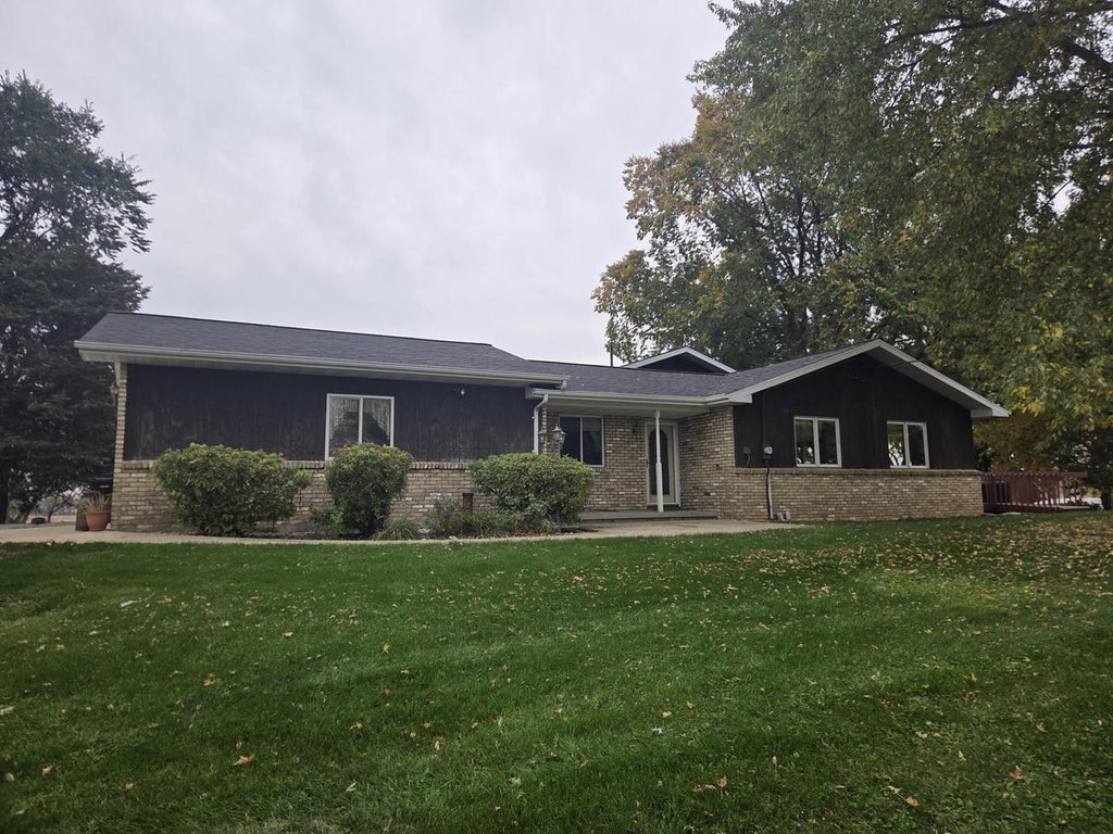 Photo of 5546 Langer ROAD, Marshall, WI 53559 (MLS # 1982616)