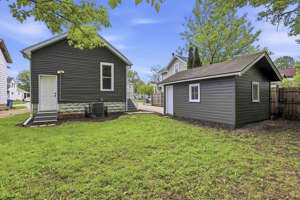 Photo of 851 Franklin STREET, Oshkosh, WI 54901 (MLS # 50326109)