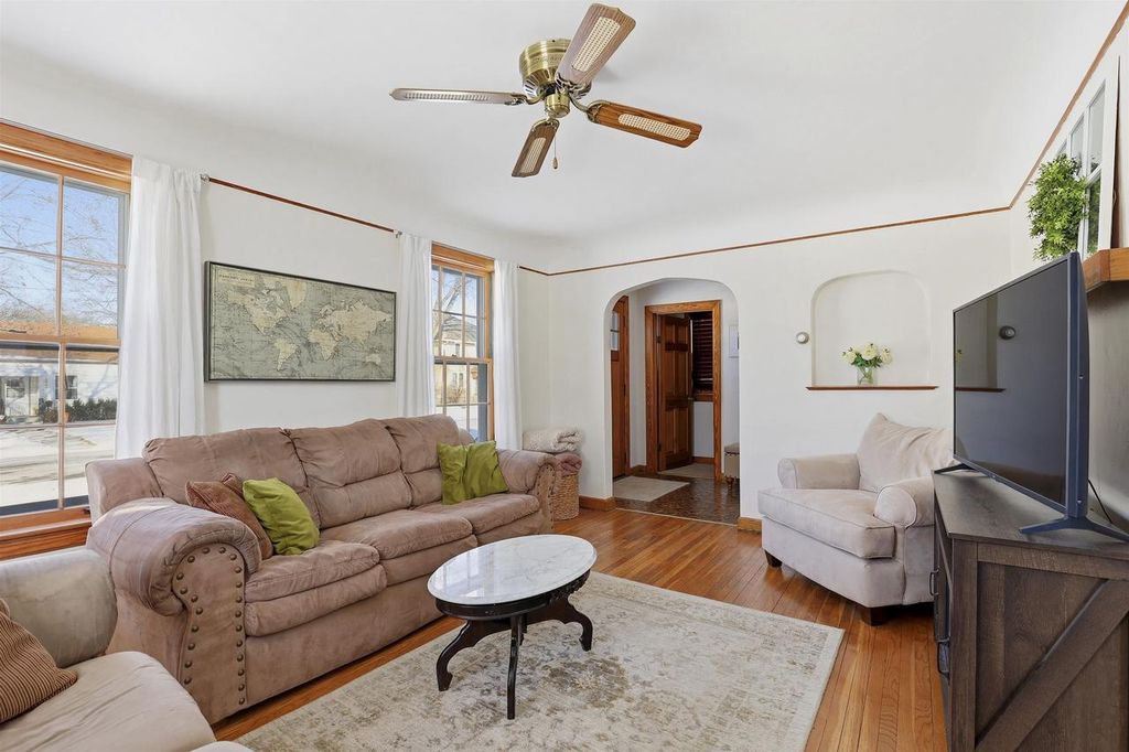 Photo of 603 E Goodall STREET, Appleton, WI 54915 (MLS # 50320457)