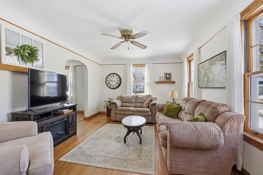 Photo of 603 E Goodall STREET, Appleton, WI 54915 (MLS # 50320457)