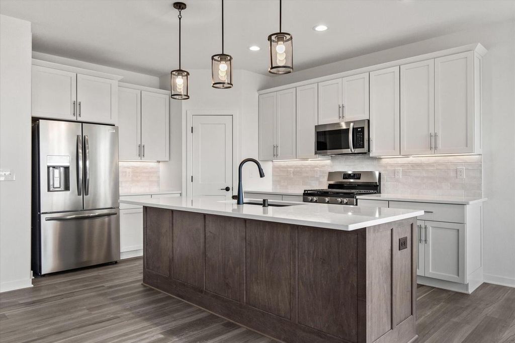 Photo of W251N2399 Valleyview CIRCLE, Pewaukee, WI 53072 (MLS # 1955657)