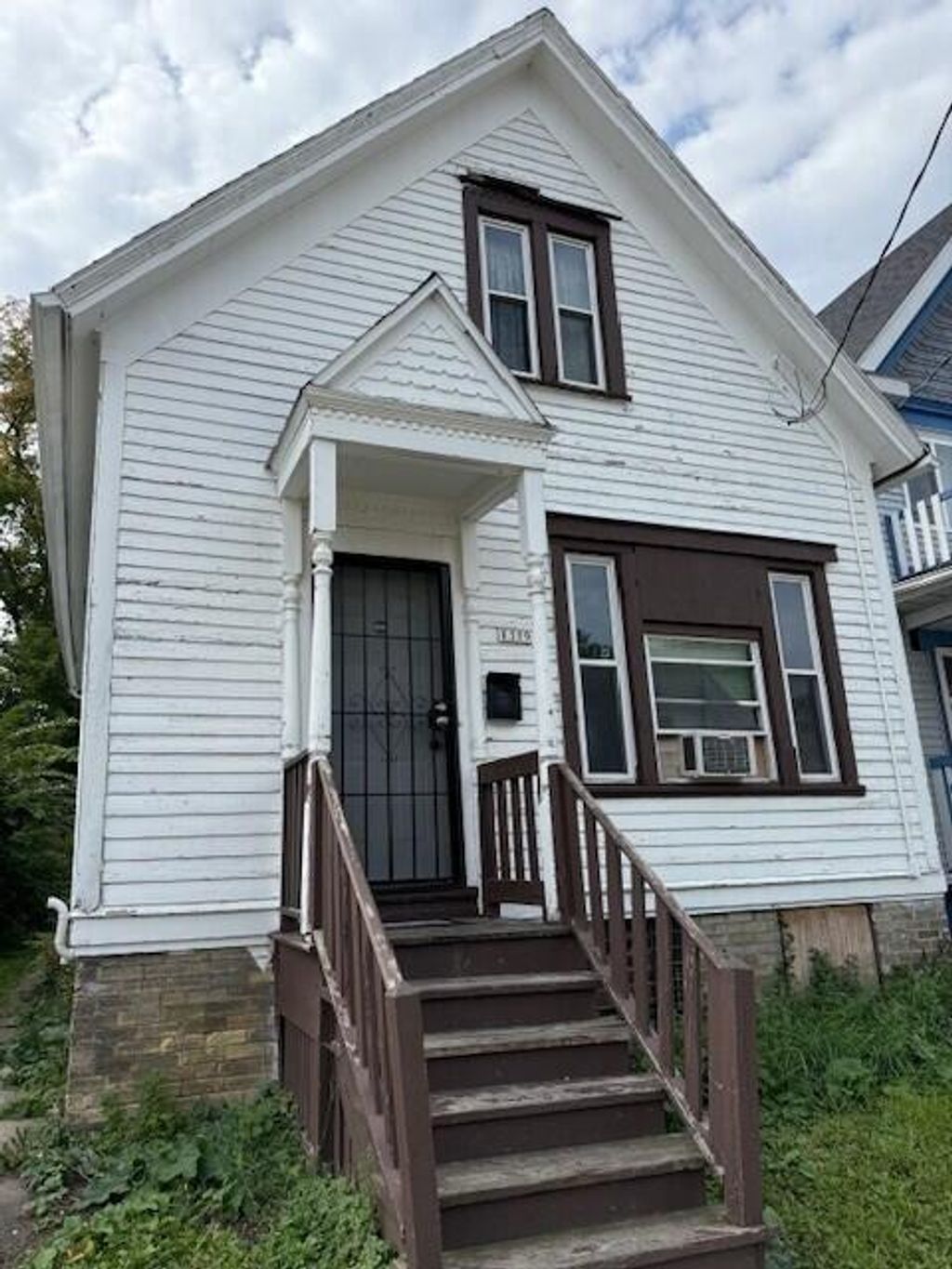 Photo of 1319 W Groeling AVENUE, Milwaukee, WI 53206 (MLS # 1940079)