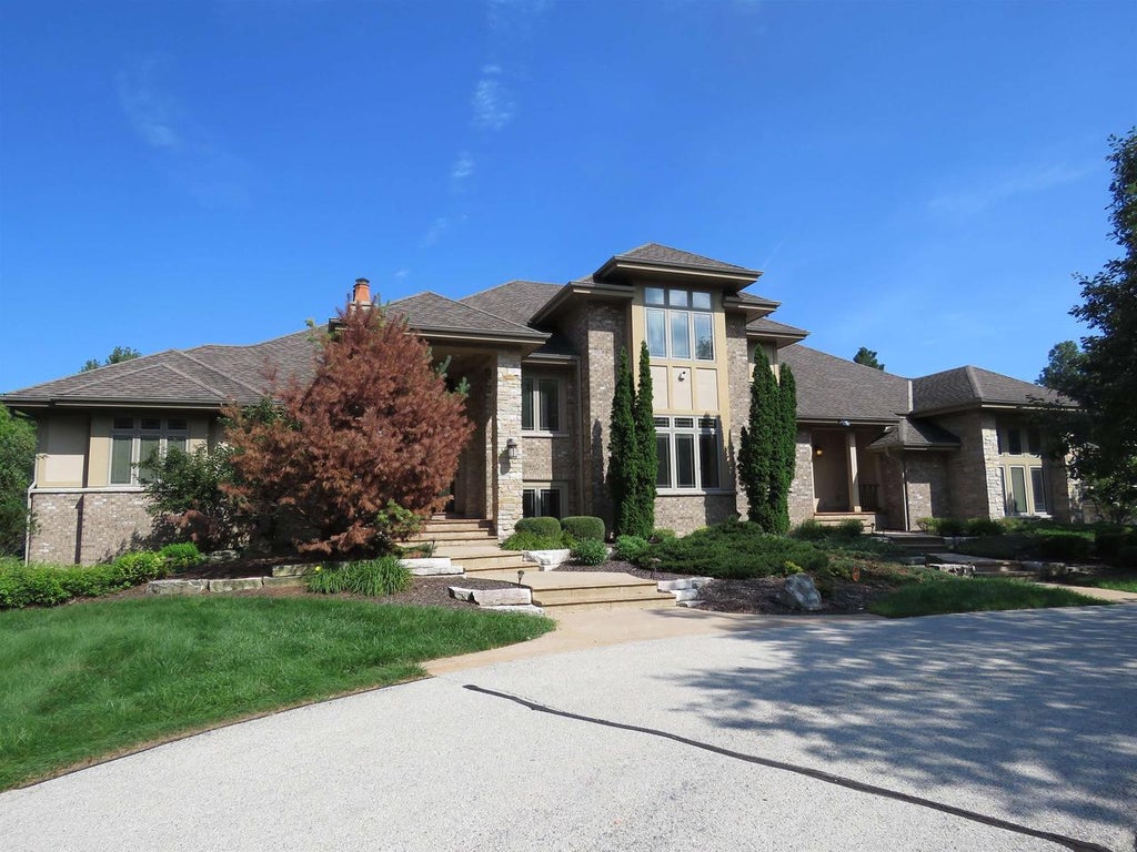 Photo of 9090 N Range Line ROAD, River Hills, WI 53217 (MLS # 2033355)
