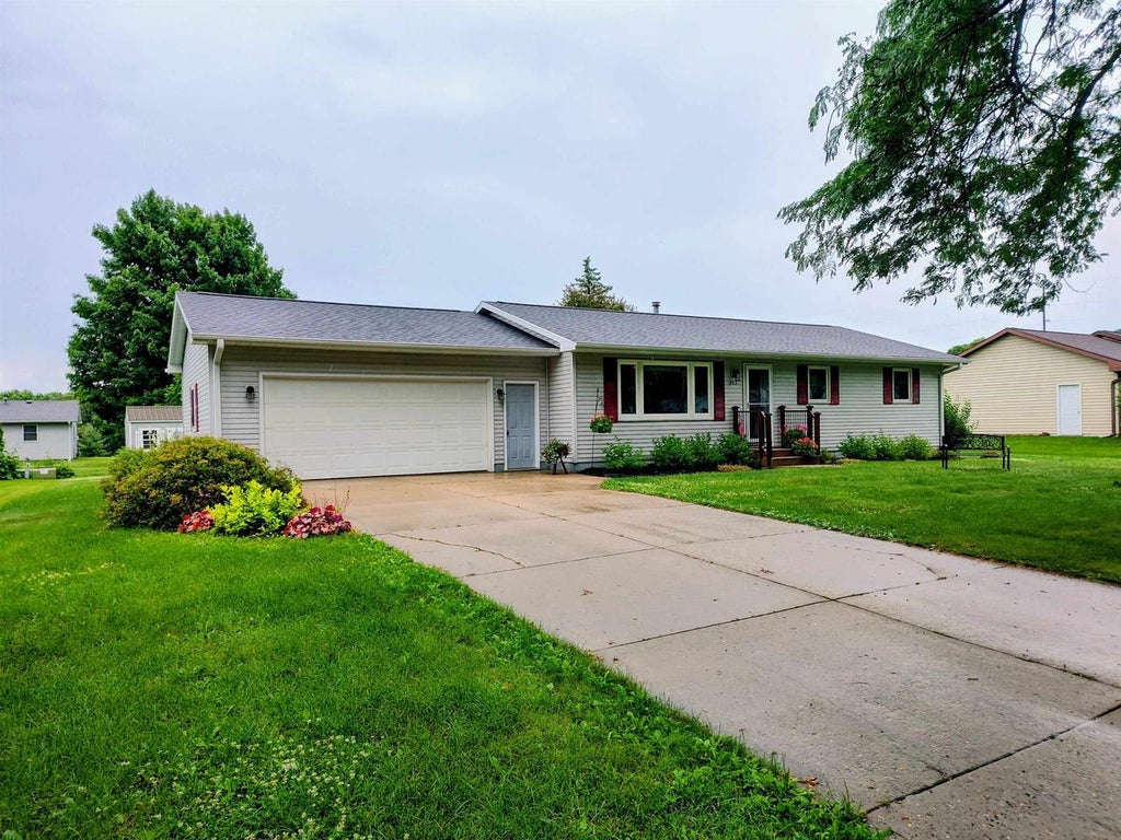 Photo of 903 East Bluff St STREET, Boscobel, WI 53805 (MLS # 2027294)