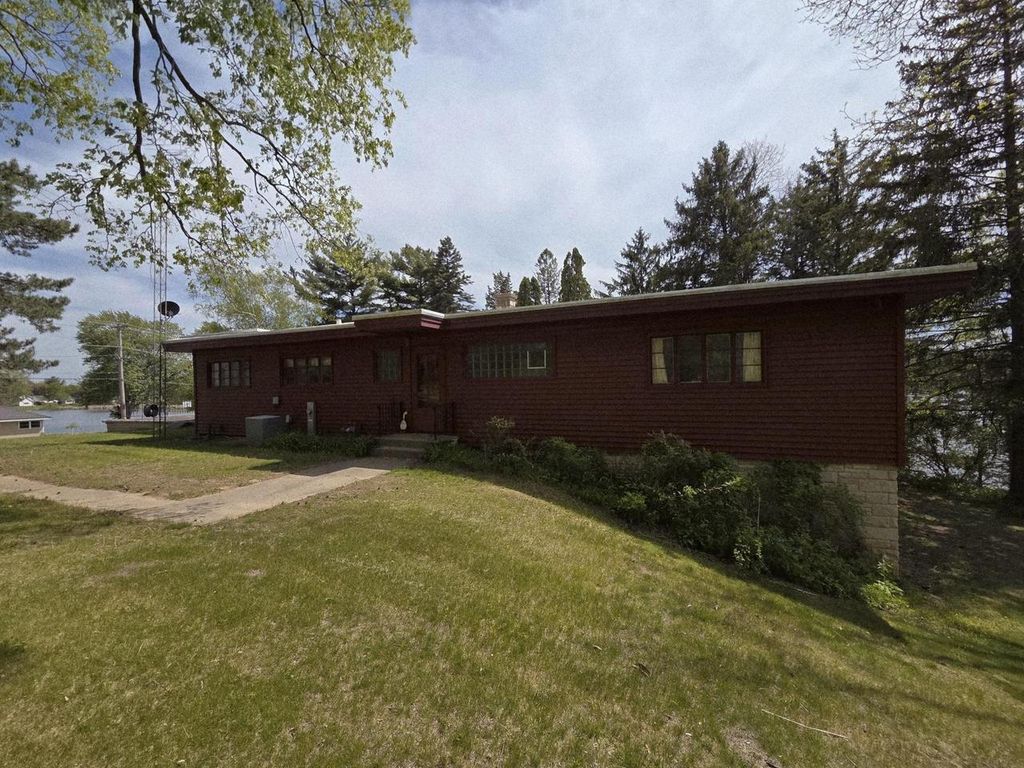 Photo of 612 Silver Lake DRIVE, Portage, WI 53901 (MLS # 2023114)