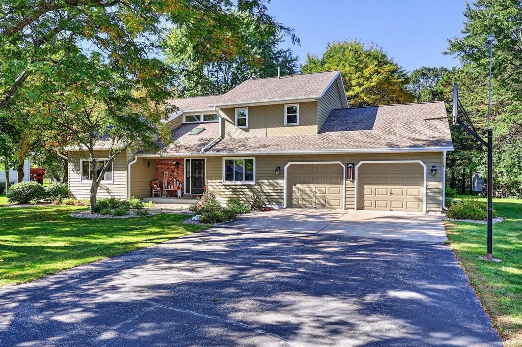 Photo of 4221 Weslan DRIVE, Wisconsin Rapids, WI 54494 (MLS # 22604927)