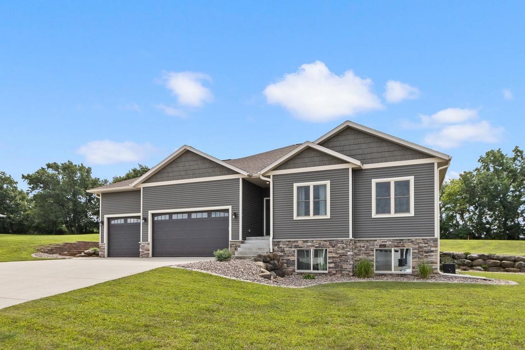 Photo of 420 Ridgeway DRIVE, Rio, WI 53960 (MLS # 2030977)